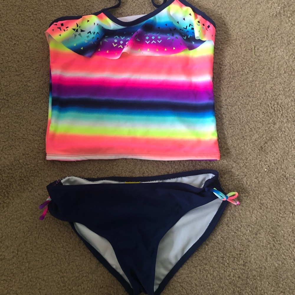 Bathing suits - Picture 4 of 4